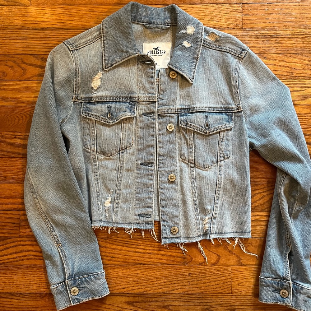 hollister cropped denim jacket!!